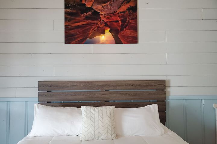 Room 11 of 16
