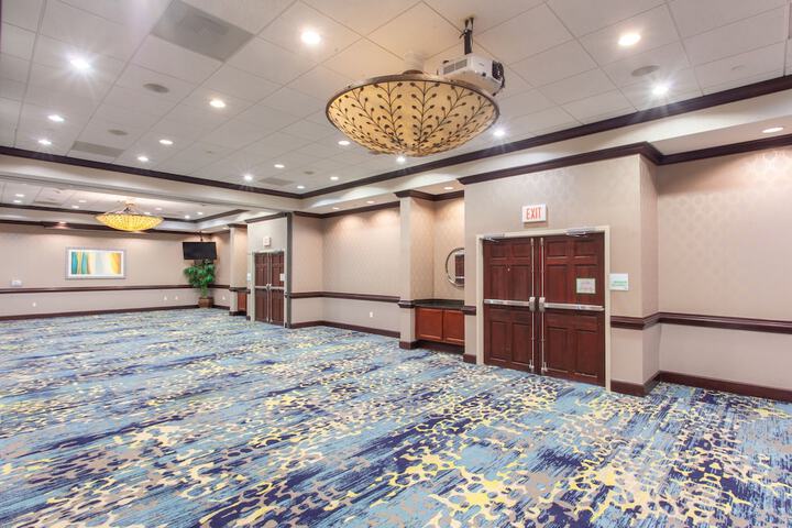 Ballroom/Hall 78 of 82