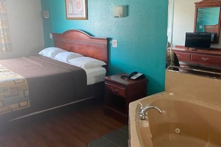Room 18 of 23