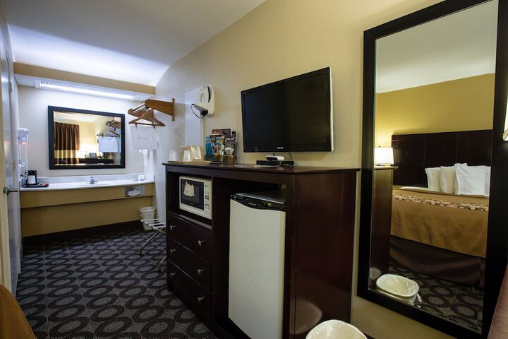 Relax Inn & Suites