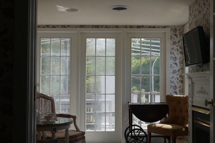 Room 10 of 12