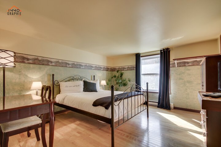 Room 32 of 41