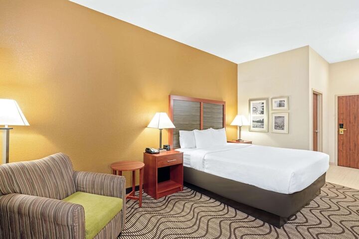 Room 6 of 30