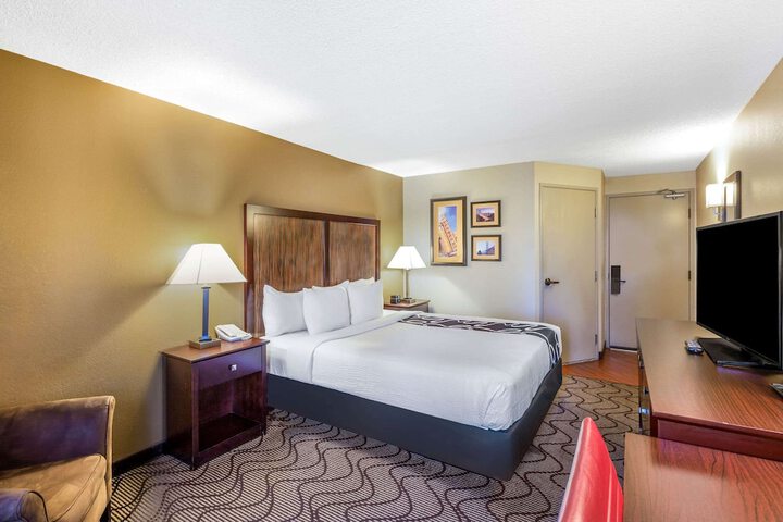 Room 14 of 30