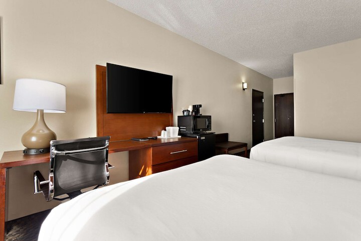 Room 27 of 40
