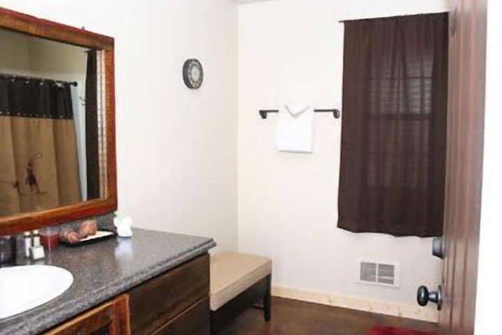 Room 30 of 33