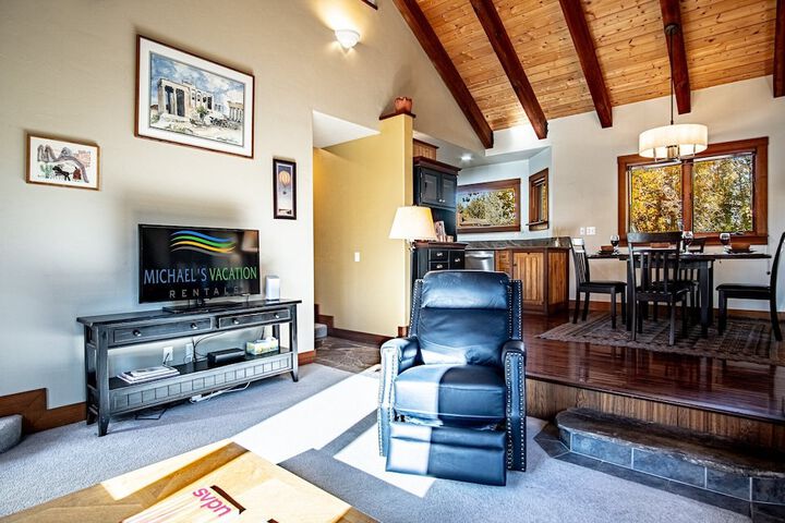 Creekside on Quigley - 3BD Private Home on Trails + Hot Tub
