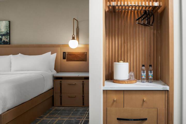 The Inelle Oakhurst Yosemite, a Tribute Portfolio Hotel