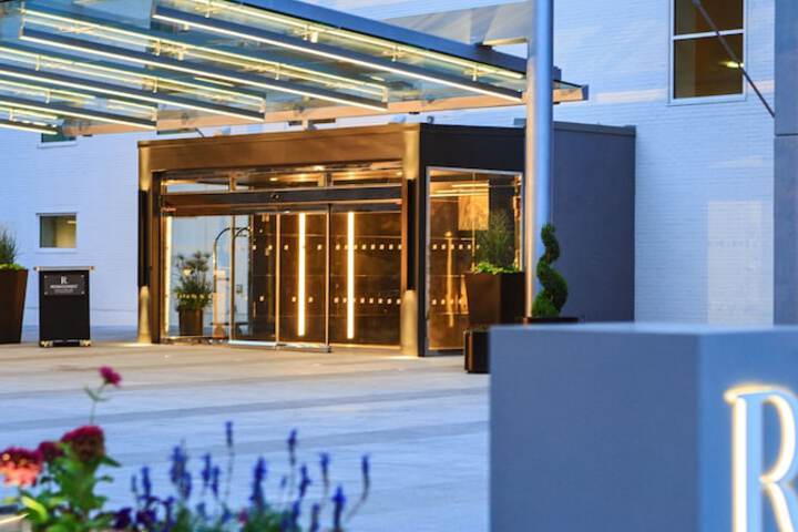 Hotel 4 of 101