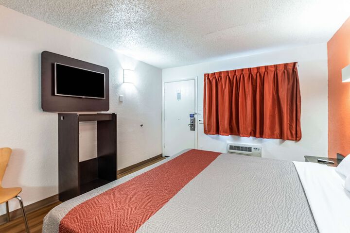 Room 22 of 38