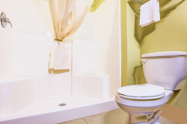 Evansville Inn & Suites by OYO