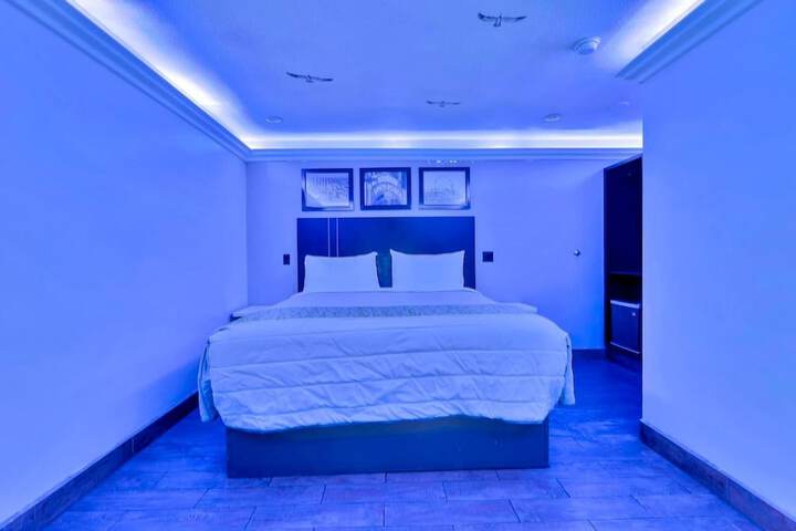 Room 30 of 41