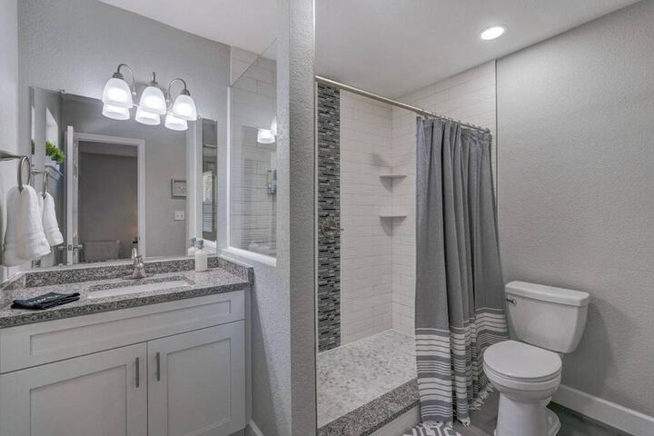 Heated Pool Close to St. Pete Tampa Pet Friendly