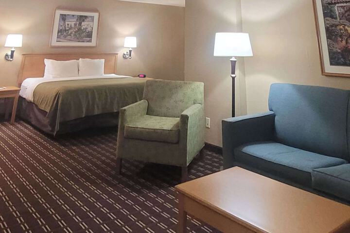 Room 32 of 51