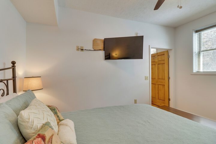 Downtown Marlinton Vacation Rental Apartment!