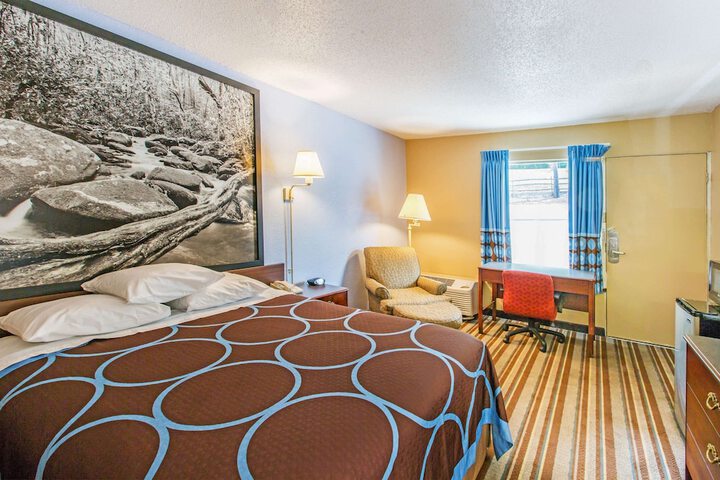 Room 9 of 11
