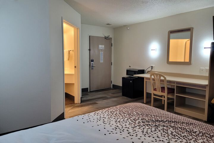 Modern Stay 39 Lakeview by OYO Minonk Garden