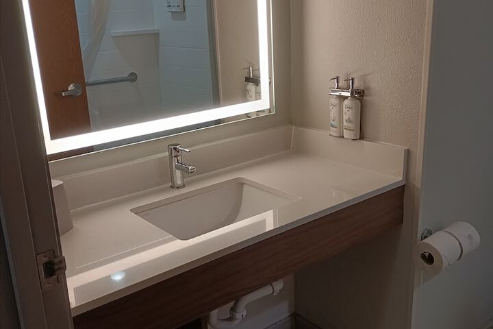 Holiday Inn Express Jourdanton - Pleasanton by IHG