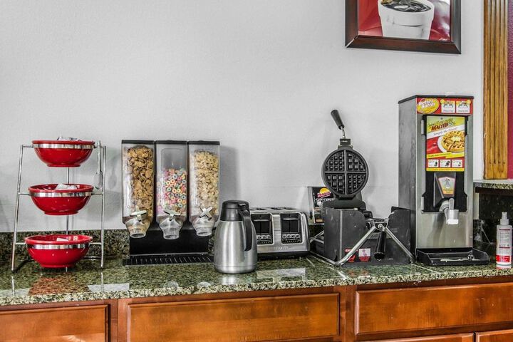Econo Lodge Inn & Suites Enterprise