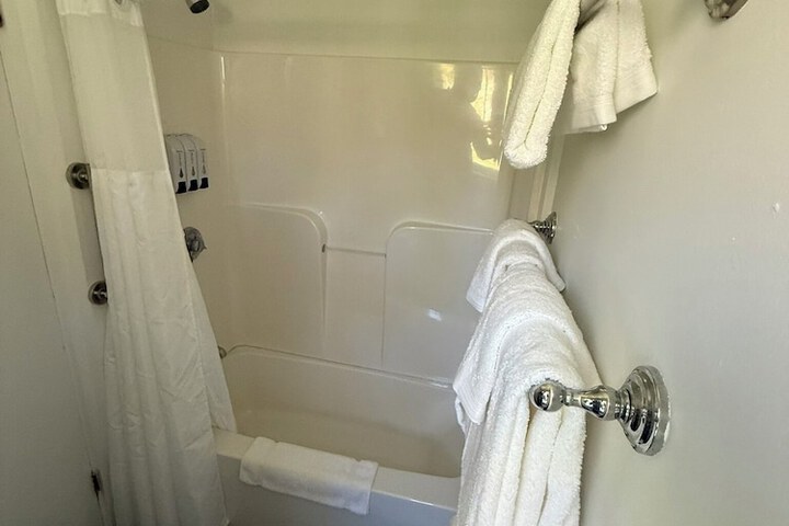 Yardarm Motel