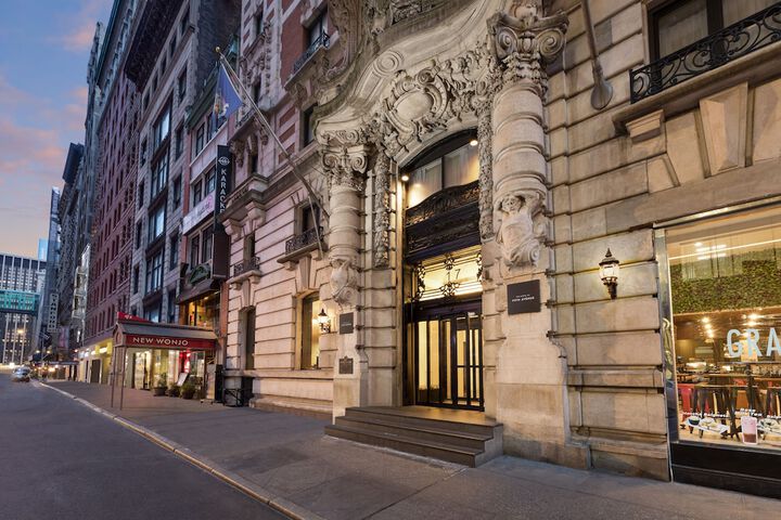 Hotel 4 of 52