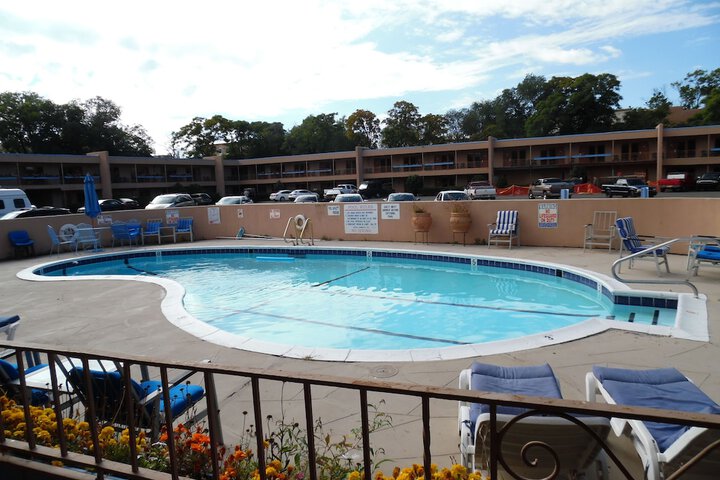 El Sendero Inn an Ascend Collection Hotel