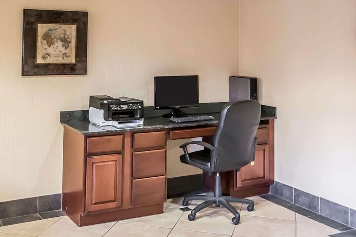 Business Center 32 of 32
