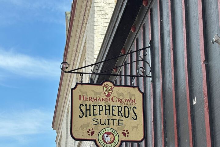 Hermann Crown Suites