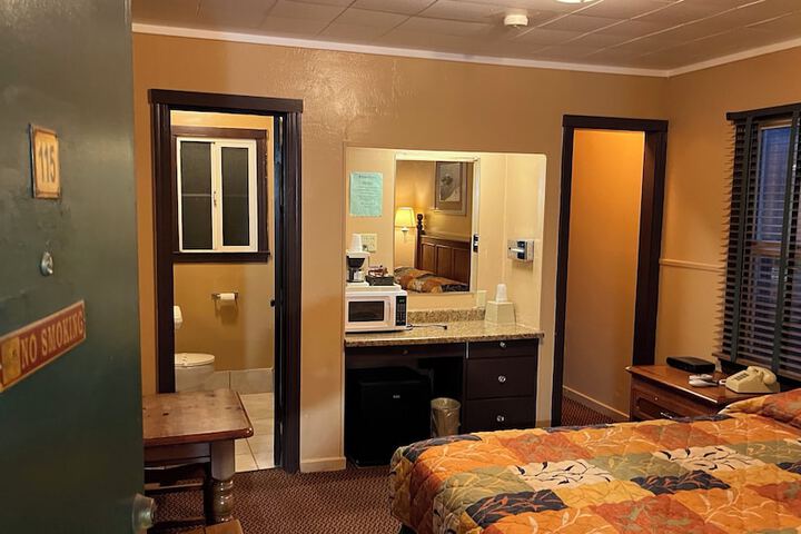 Room 79 of 119