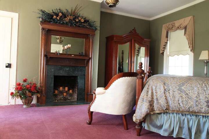 Room 45 of 107
