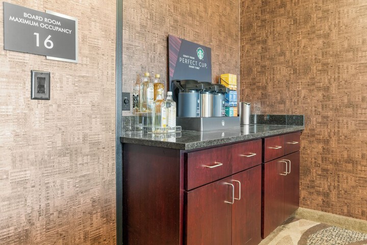 Cobblestone Hotel & Suites - Lynden