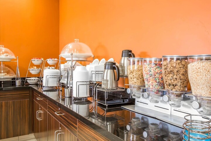 Breakfast/Coffee Service 46 of 61