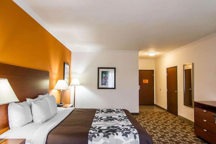 Room 22 of 38