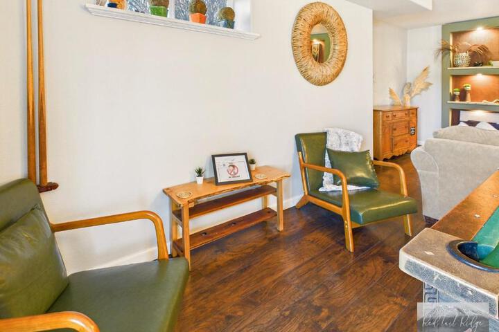 Beautiful Country Apartment AC, Pickleball, Billiards, Playground, Gardens