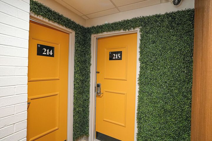 Ballroom/Hall 36 of 44