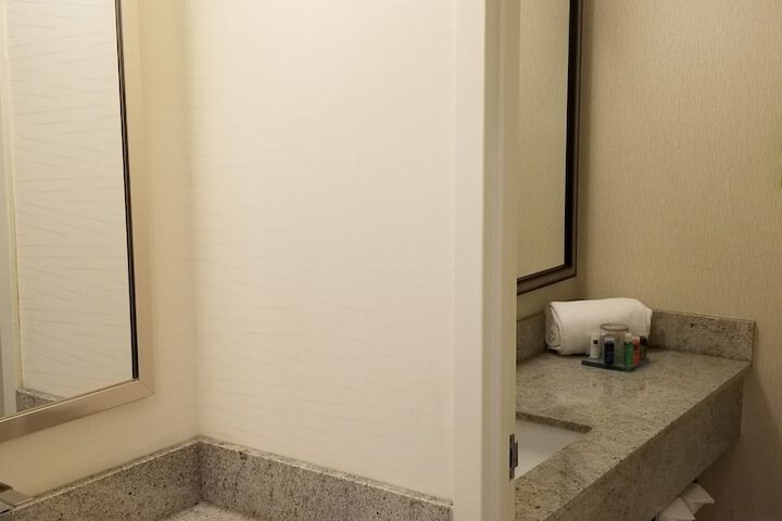 Room 23 of 43