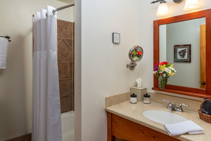 Bent Creek Lodge Bed & Breakfast