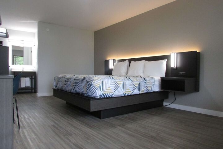 Room 7 of 14