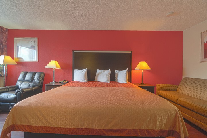 Regency Inn & Suites by OYO Bay City TX