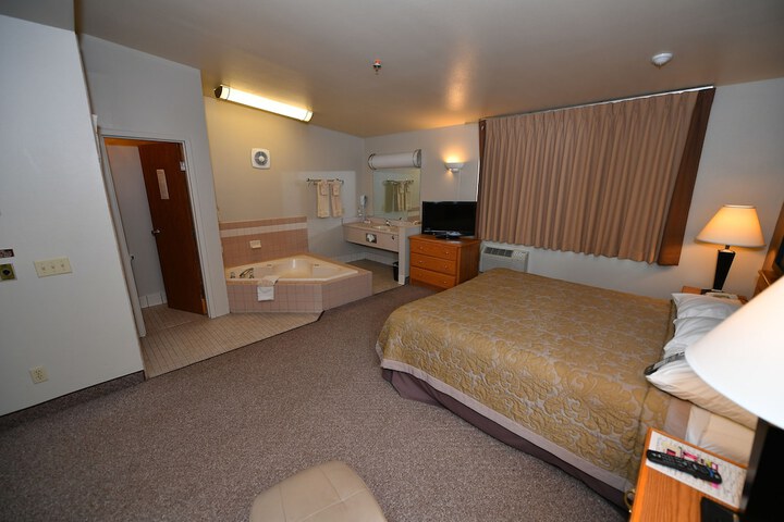 Room 18 of 34