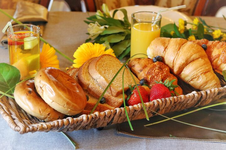 Breakfast/Coffee Service 220 of 252