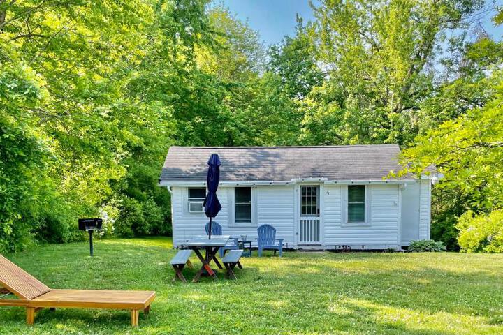 Drop Anchor Cottages and Lake House