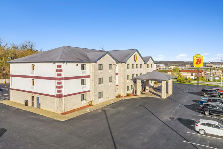 Super 8 by Wyndham Uniontown PA