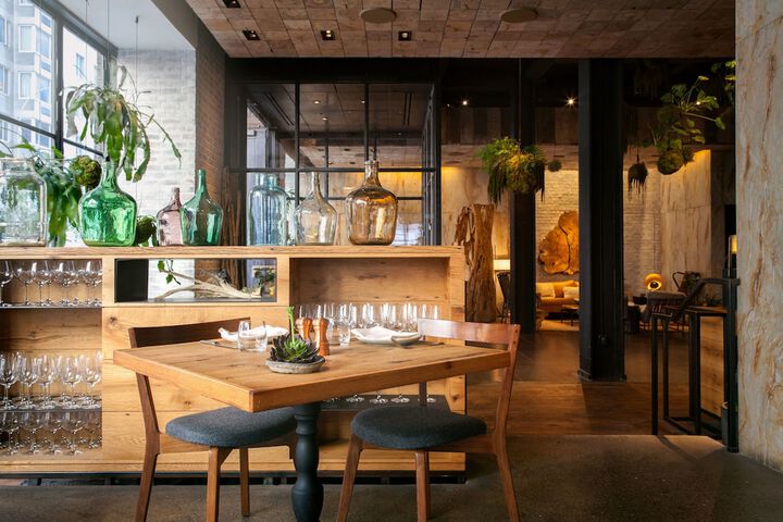 Dining 60 of 77