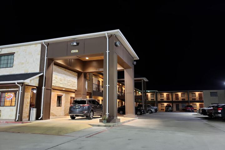 Lux Inn and Suites