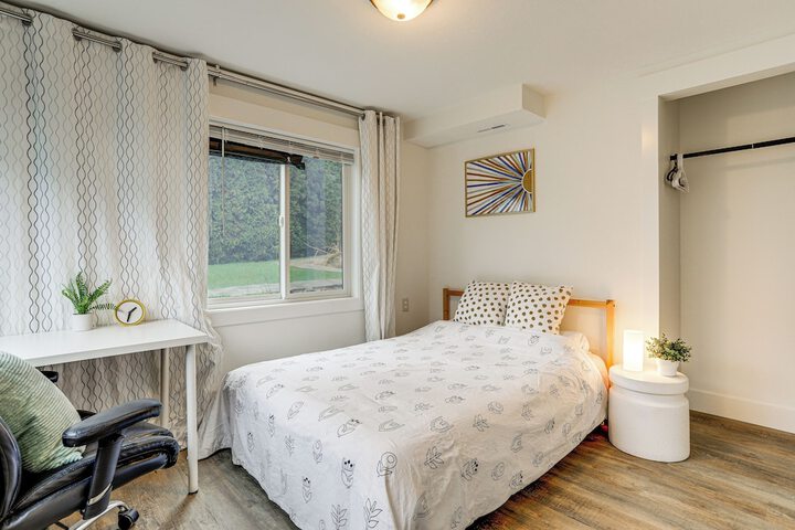 Walk to Beach & Lake Access: Cozy Redmond Apt!