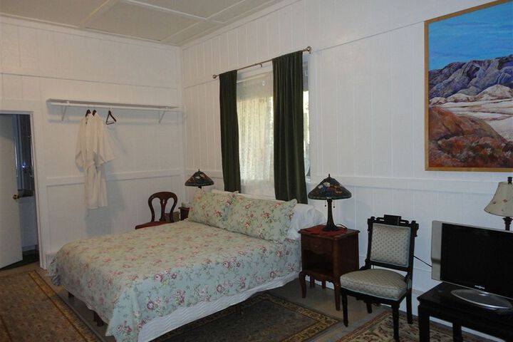 MONTE RIO COTTAGES