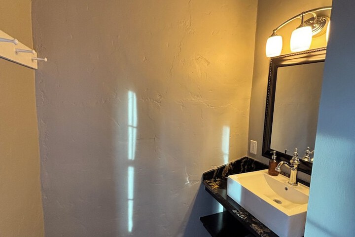 Hermann Crown Suites