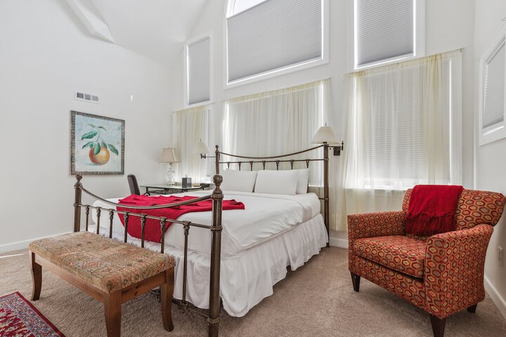 The Columbia Inn at Peralynna Manor