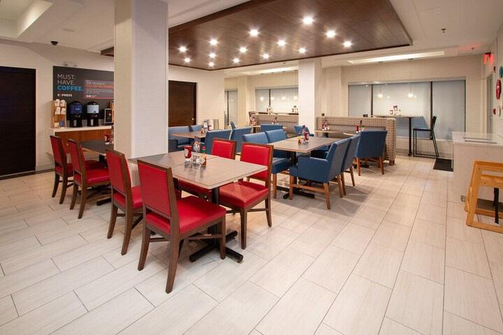 Holiday Inn Express Hotel & Suites Tupelo by IHG